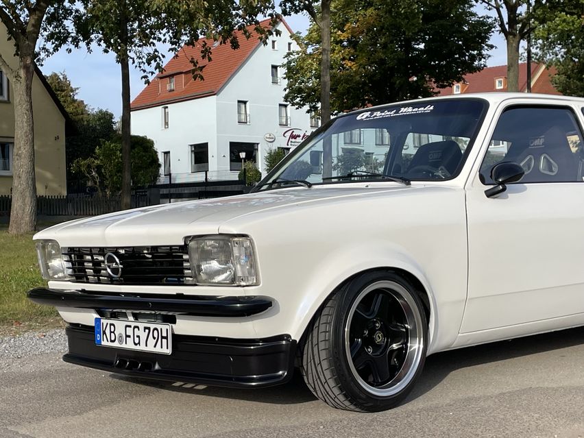 Opel Kadett C mit Retro-ML 8x15